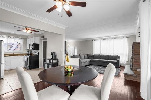 149 Greenford Drive, Hamilton, ON - Indoor Photo Showing Dining Room