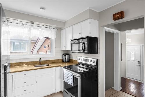 149 Greenford Drive, Hamilton, ON - Indoor Photo Showing Kitchen