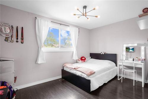 149 Greenford Drive, Hamilton, ON - Indoor Photo Showing Bedroom