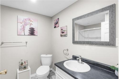 149 Greenford Drive, Hamilton, ON - Indoor Photo Showing Bathroom