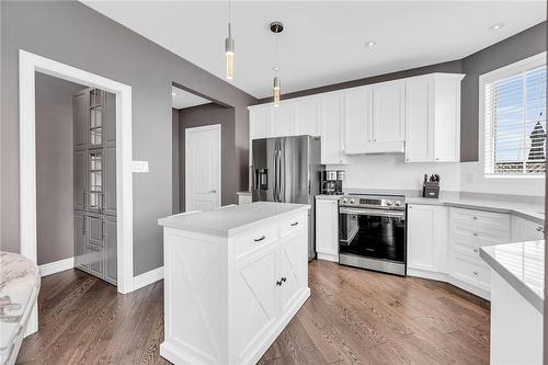 910 Cousens Terrace, Milton, ON - Indoor Photo Showing Kitchen With Upgraded Kitchen