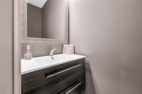 910 Cousens Terrace, Milton, ON - Indoor Photo Showing Bathroom