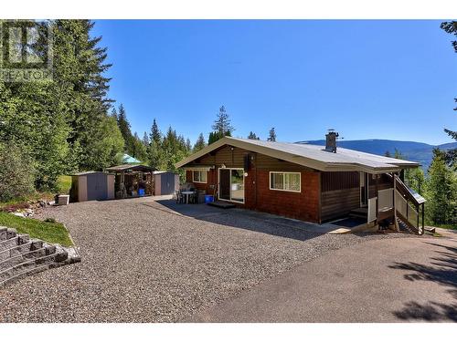 7553 Stampede Trail, Anglemont, BC - Outdoor