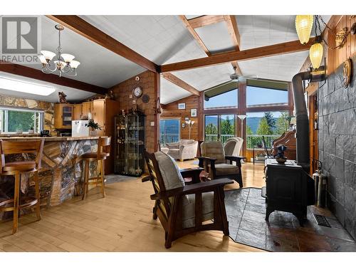 7553 Stampede Trail, Anglemont, BC - Indoor Photo Showing Dining Room