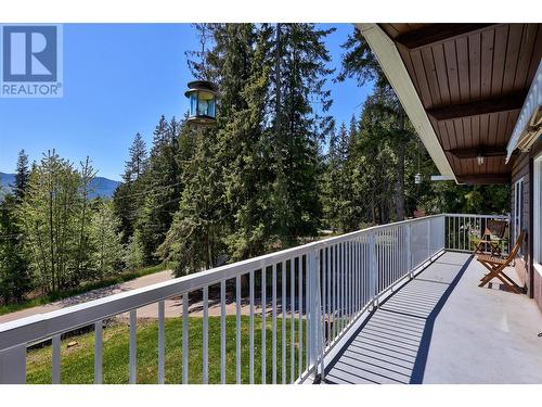 7553 Stampede Trail, Anglemont, BC - Outdoor With Exterior