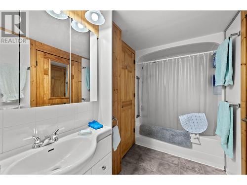 7553 Stampede Trail, Anglemont, BC - Indoor Photo Showing Bathroom