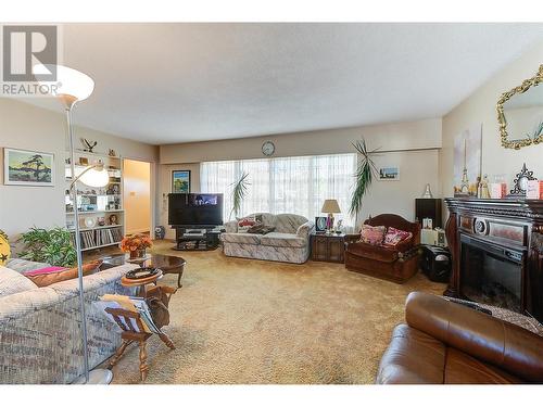 540 Patterson Avenue, Kelowna, BC - Indoor Photo Showing Living Room With Fireplace