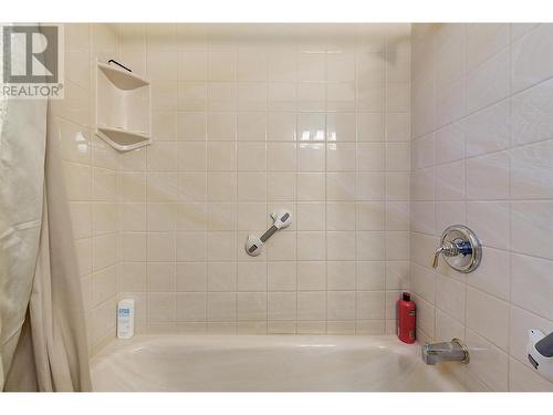 540 Patterson Avenue Lot# B, Kelowna, BC - Indoor Photo Showing Bathroom