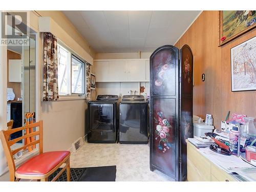 540 Patterson Avenue, Kelowna, BC - Indoor Photo Showing Laundry Room