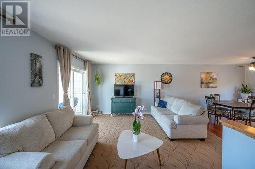 7110 Hespeler Road Unit# 14, Summerland, BC - Indoor Photo Showing Living Room