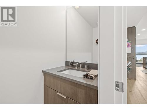 3000 Ariva Drive Unit# 3405, Kelowna, BC - Indoor Photo Showing Bathroom