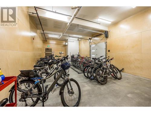 3000 Ariva Drive Unit# 3405, Kelowna, BC - Indoor Photo Showing Garage