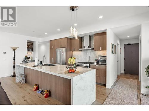 3000 Ariva Drive Unit# 3405, Kelowna, BC - Indoor Photo Showing Kitchen With Upgraded Kitchen