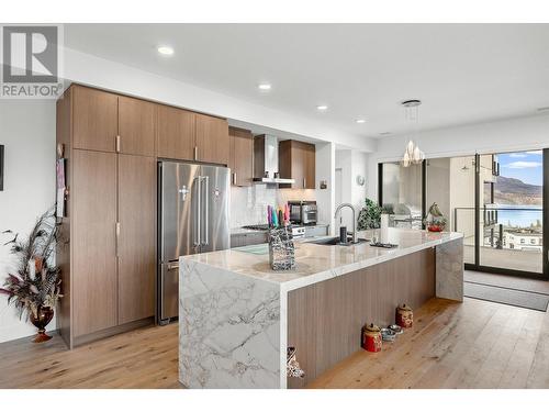 3000 Ariva Drive Unit# 3405, Kelowna, BC - Indoor Photo Showing Kitchen With Upgraded Kitchen