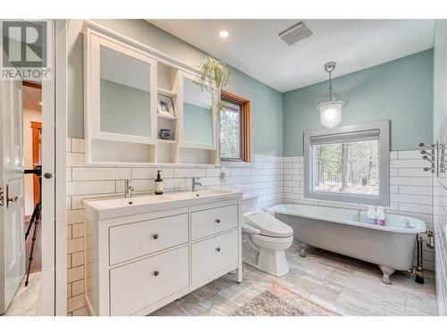 8089 Princeton Summerland Road, Summerland, BC - Indoor Photo Showing Bathroom
