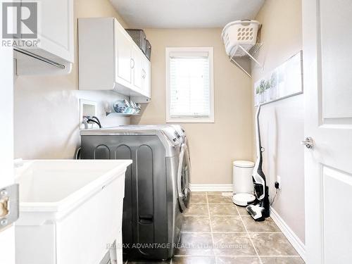 1516 Coronation Dr, London, ON - Indoor Photo Showing Laundry Room