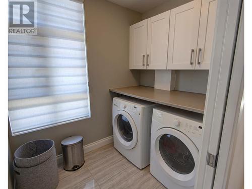 645 Fuller Avenue, Kelowna, BC - Indoor Photo Showing Laundry Room