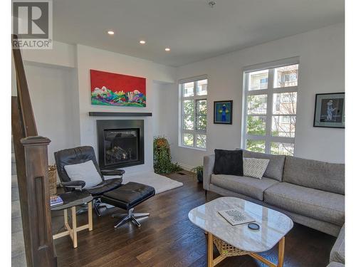 645 Fuller Avenue, Kelowna, BC - Indoor Photo Showing Living Room With Fireplace
