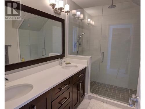 645 Fuller Avenue, Kelowna, BC - Indoor Photo Showing Bathroom