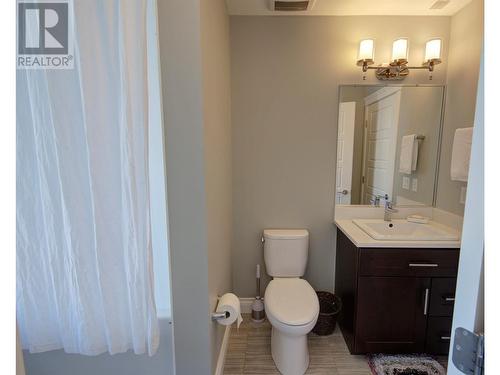 645 Fuller Avenue, Kelowna, BC - Indoor Photo Showing Bathroom