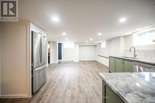 2 - 43 Mahony Avenue, Hamilton, ON - Indoor Photo Showing Kitchen