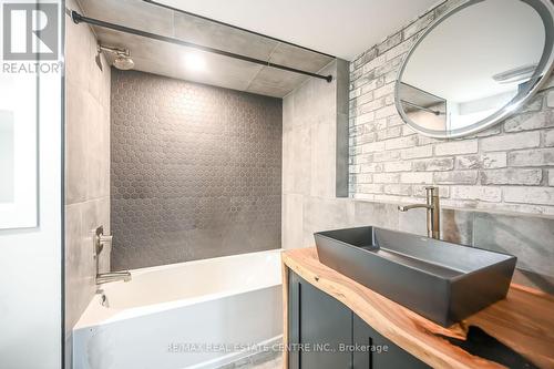 2 - 43 Mahony Avenue, Hamilton, ON - Indoor Photo Showing Bathroom