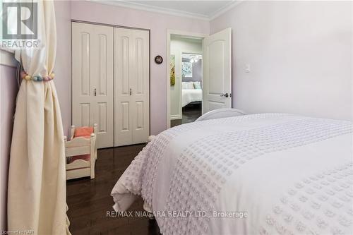 6 Sunrise Crescent, Hamilton, ON - Indoor Photo Showing Bedroom