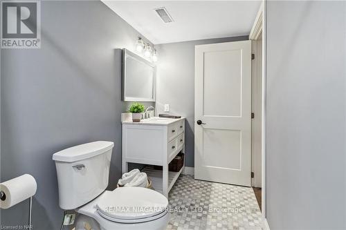 6 Sunrise Crescent, Hamilton, ON - Indoor Photo Showing Bathroom