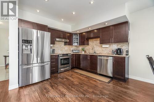517 Victoria Street, Shelburne, ON - Indoor Photo Showing Kitchen With Upgraded Kitchen