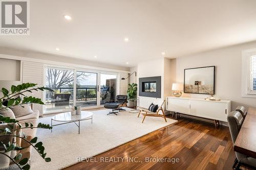 413 Codrington Street, Barrie (Codrington), ON - Indoor Photo Showing Living Room