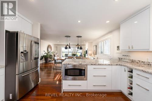 413 Codrington Street, Barrie, ON - Indoor Photo Showing Kitchen With Upgraded Kitchen