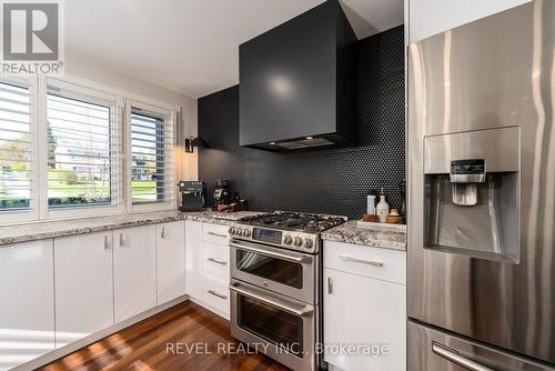 413 Codrington Street, Barrie (Codrington), ON - Indoor Photo Showing Kitchen With Upgraded Kitchen