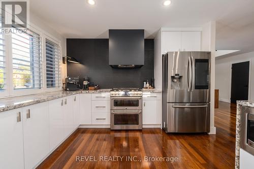 413 Codrington Street, Barrie (Codrington), ON - Indoor Photo Showing Kitchen With Upgraded Kitchen