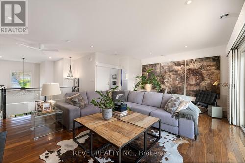 413 Codrington Street, Barrie (Codrington), ON - Indoor Photo Showing Living Room