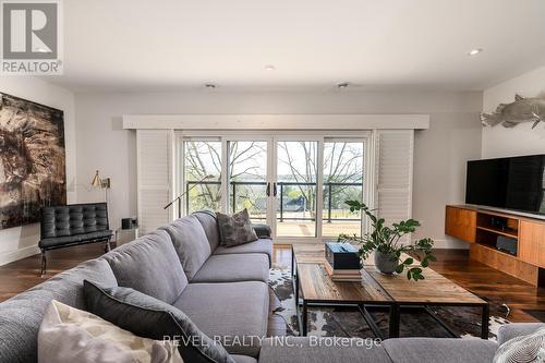 413 Codrington Street, Barrie (Codrington), ON - Indoor Photo Showing Living Room