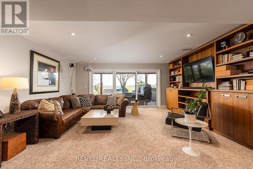 413 Codrington Street, Barrie, ON - Indoor Photo Showing Living Room