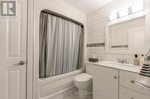 413 Codrington Street, Barrie, ON - Indoor Photo Showing Bathroom