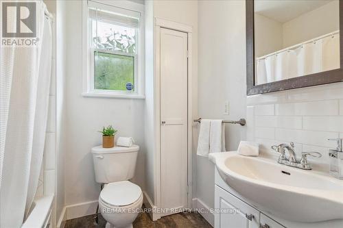 3 Nightingale Street, Hamilton, ON - Indoor Photo Showing Bathroom