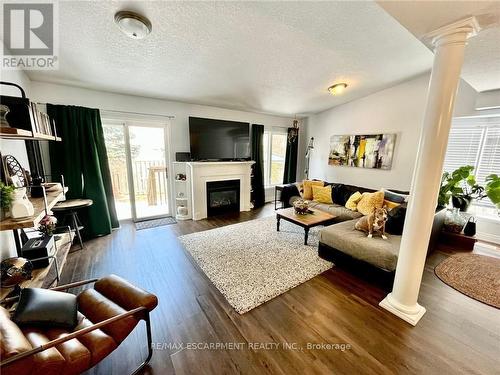23 Willow Lane, Grimsby, ON - Indoor Photo Showing Living Room With Fireplace