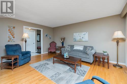 15 Hyland Avenue, Halton Hills, ON - Indoor Photo Showing Living Room