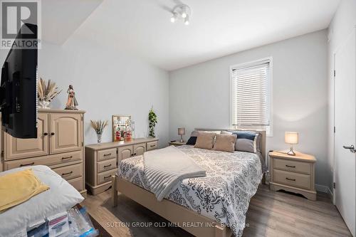 102 Ypres Road, Toronto, ON - Indoor Photo Showing Bedroom