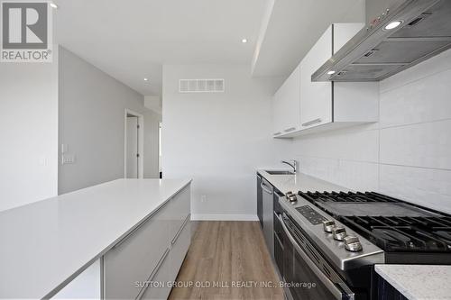 102 Ypres Road, Toronto, ON - Indoor Photo Showing Kitchen