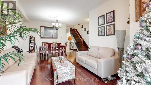 18 - 3350 Thomas Street, Mississauga, ON - Indoor Photo Showing Living Room