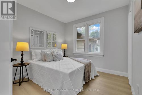 10 Cleaveholm Drive, Halton Hills, ON - Indoor Photo Showing Bedroom