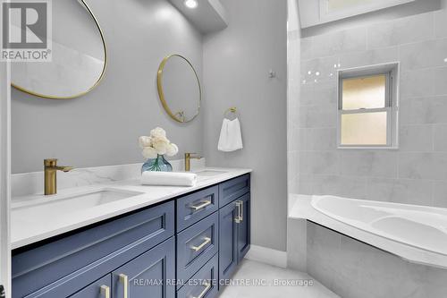 10 Cleaveholm Drive, Halton Hills, ON - Indoor Photo Showing Bathroom