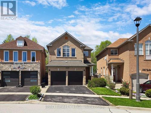 2358 Yorktown Circle, Mississauga, ON - Outdoor With Facade