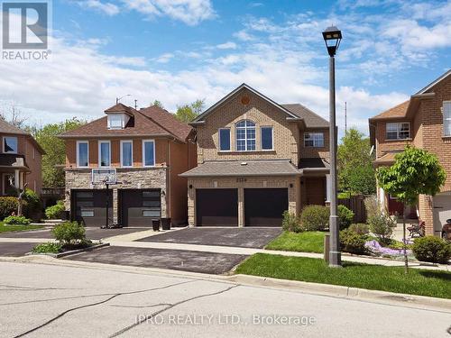 2358 Yorktown Circle, Mississauga, ON - Outdoor With Facade
