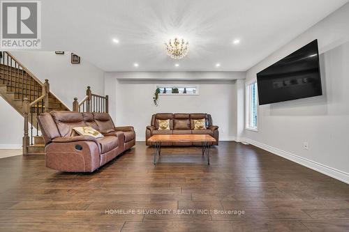 425 Woodbine Avenue, Kitchener, ON - Indoor Photo Showing Living Room