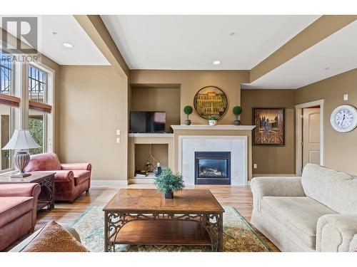 1795 Country Club Drive Unit# 127, Kelowna, BC - Indoor Photo Showing Living Room With Fireplace