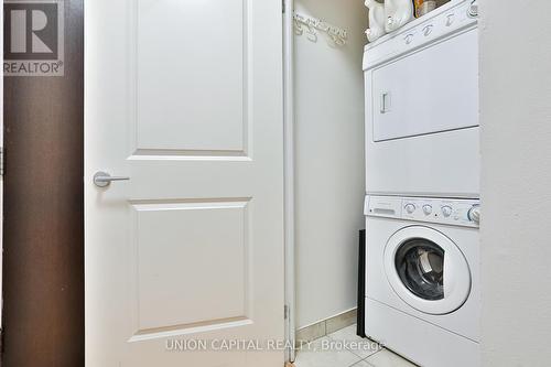404 - 39 Upper Duke Crescent, Markham, ON - Indoor Photo Showing Laundry Room